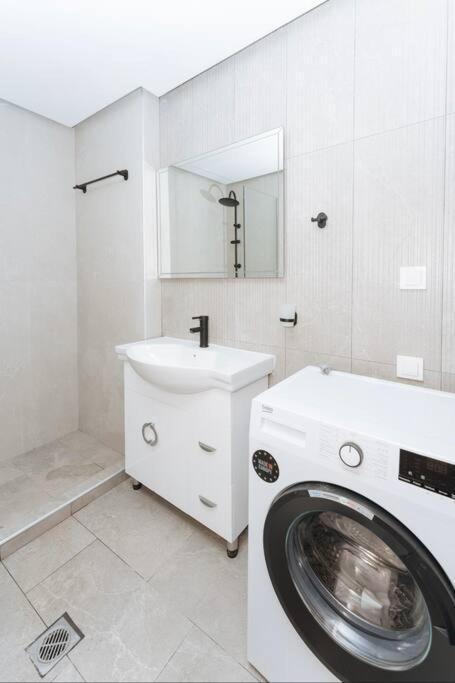 Chic Apartment Near Acropolis เอเธนส์ ภายนอก รูปภาพ
